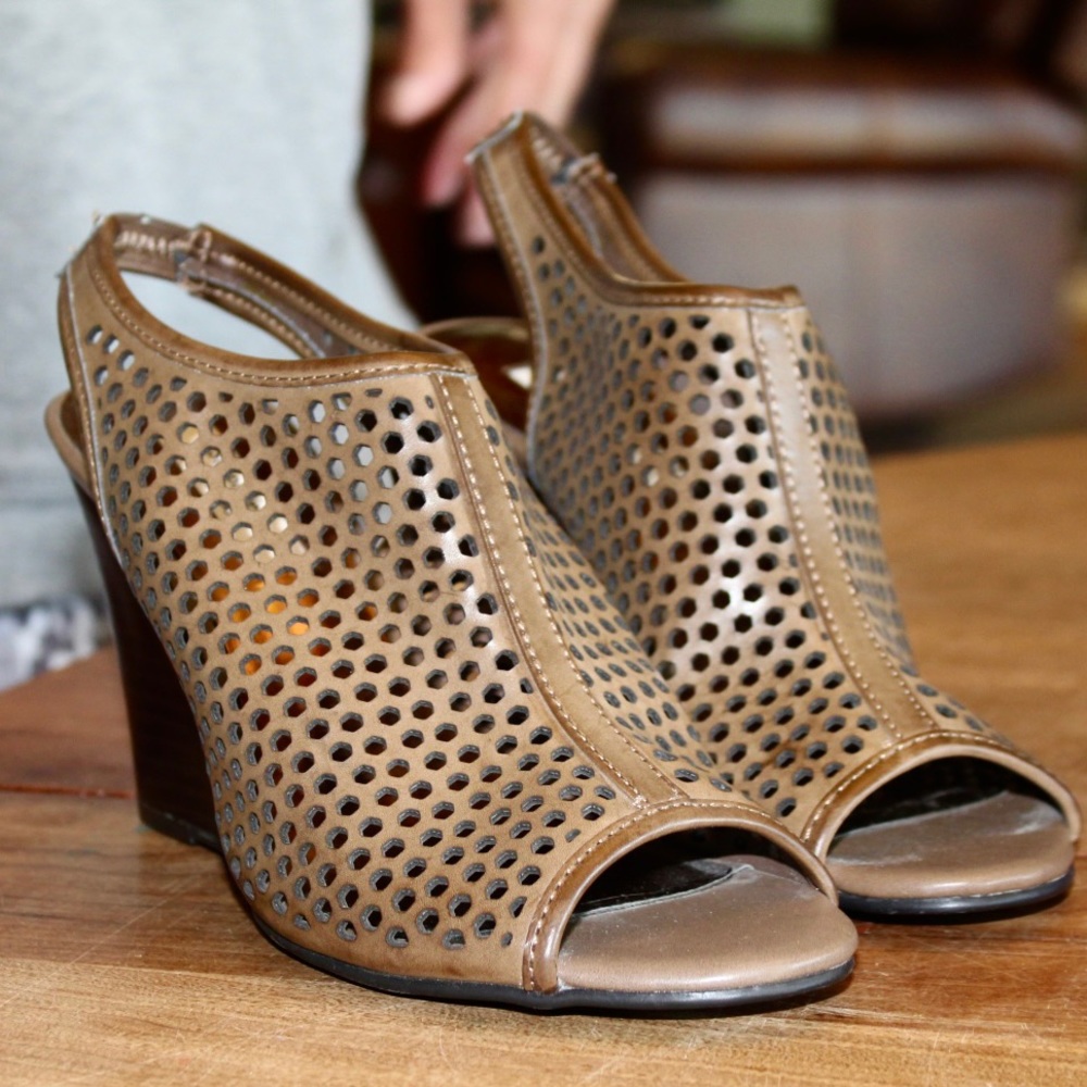 Vera Wang Lattice Wedges